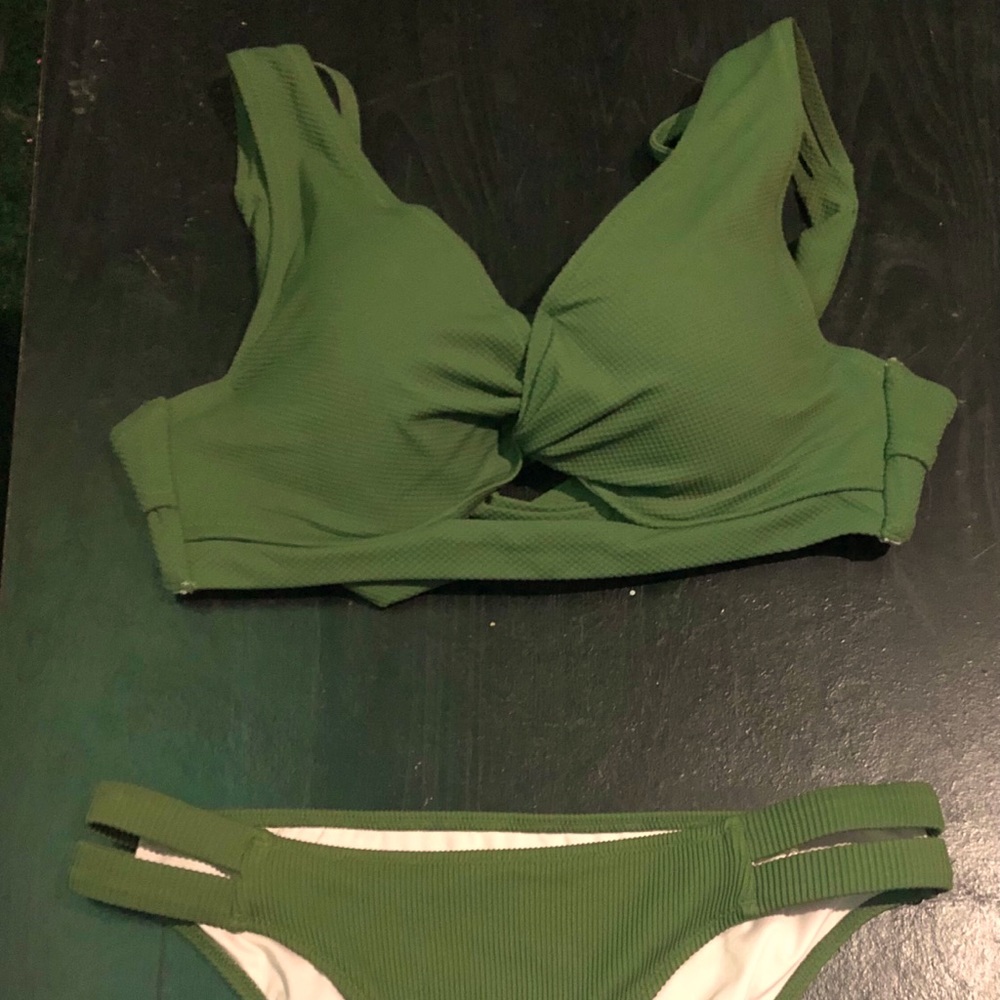 Green bikini set